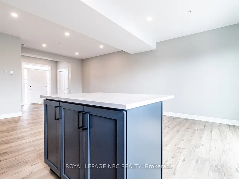 121A Moffatt St #21 — Photo 11