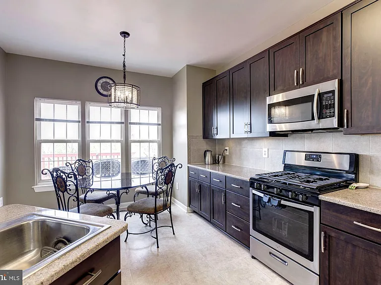 13724 Valley Oak Cir — Photo 16