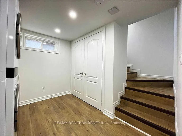 180 Hibbert Ave — Photo 2