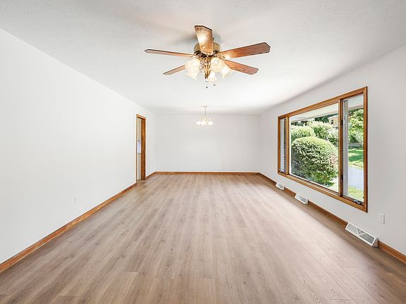 4th image of 111 W North St