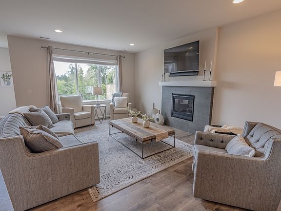5th image of 2843 Saga Ct NE