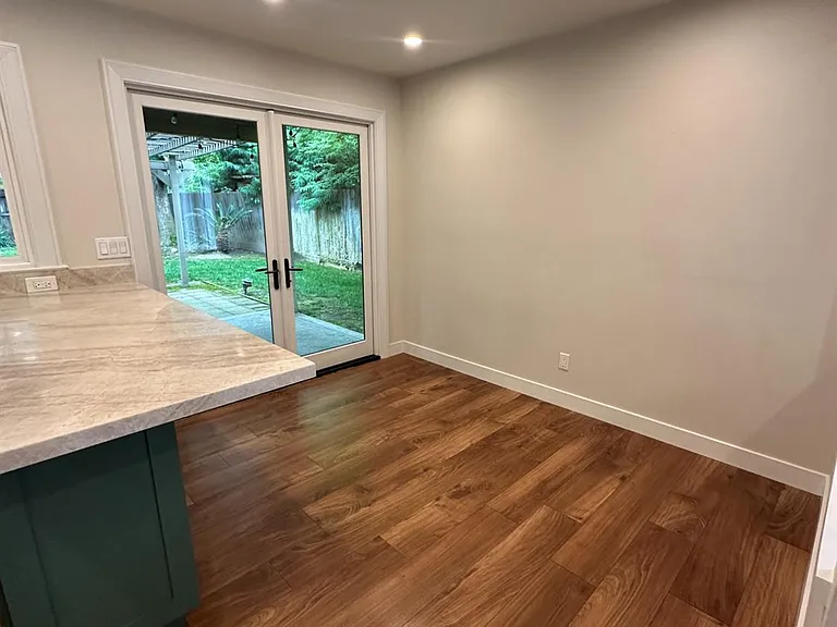 813 E Mockingbird Ln — Photo 8