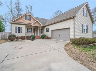4007 Harrisburg Dr, Harrisburg, NC 28075
