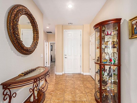 4th image of 557 E Laddoos Ave