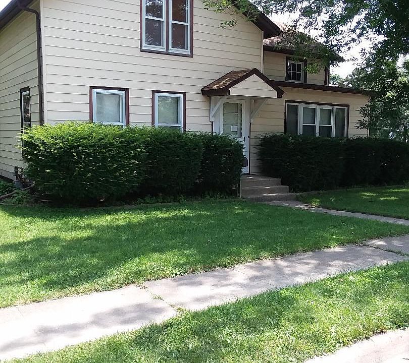 1st image of 221 S 1st St