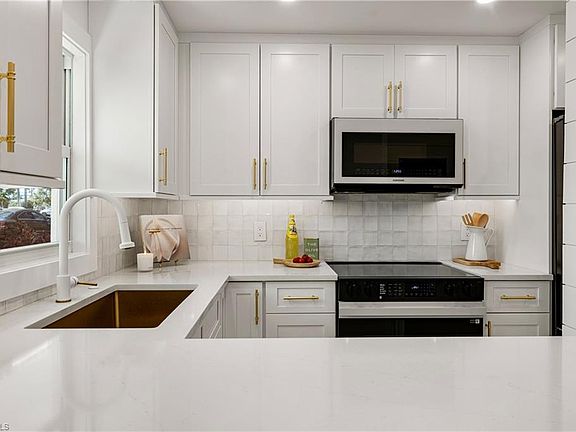 3rd image of 614 Broad AVE S #614