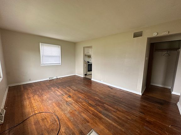 2nd image of 930 Greenview Ave