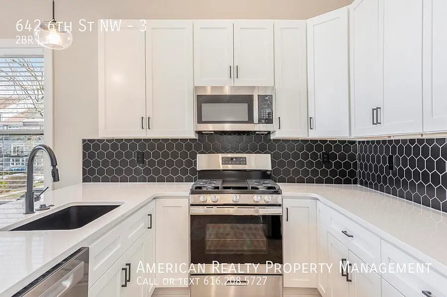2 bed, 942 sqft, $1,900 — Photo 4
