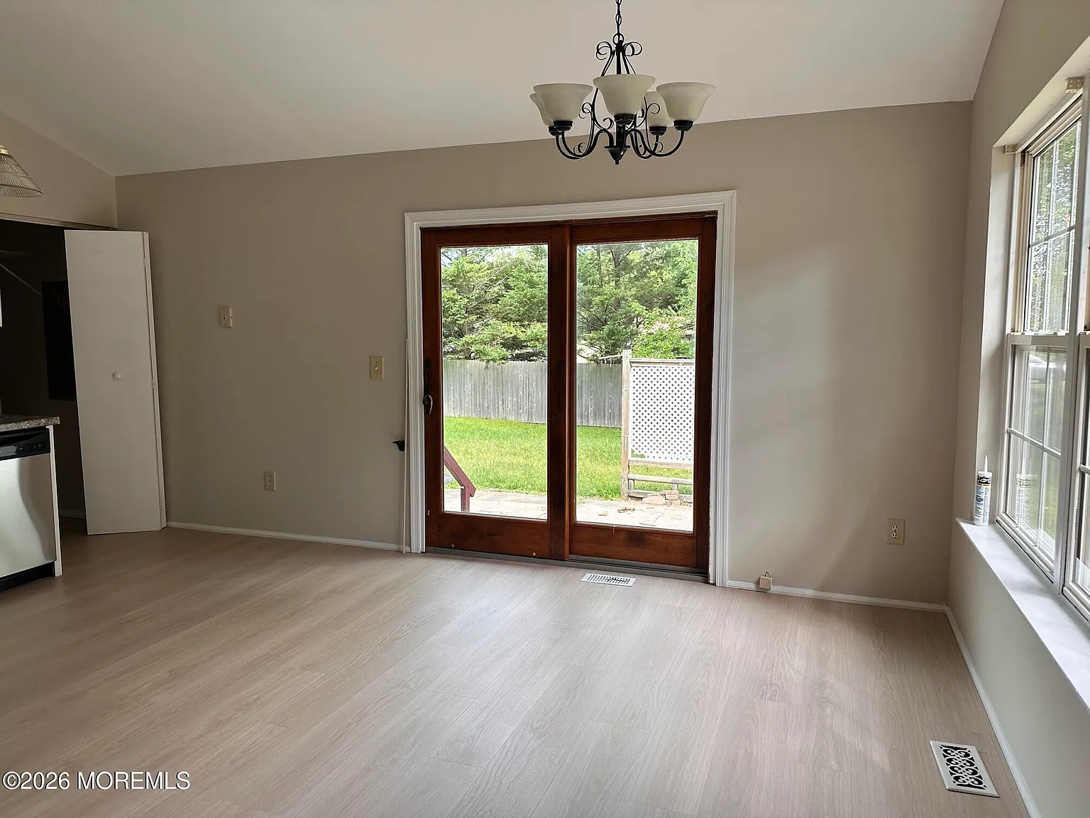 3 bed, 1008 sqft, $3,000 — Photo 3