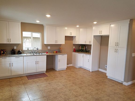 4th image of 1142 N L St
