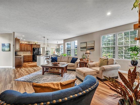 5th image of 3170 Laura Ln