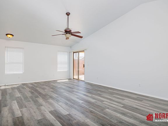 4th image of 1647 E Bishop Dr