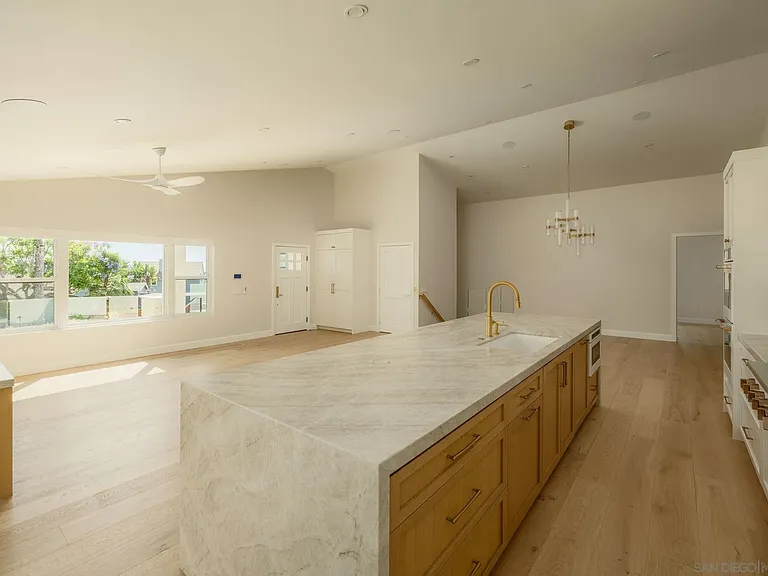 5503 Linda Rosa Ave — Photo 3