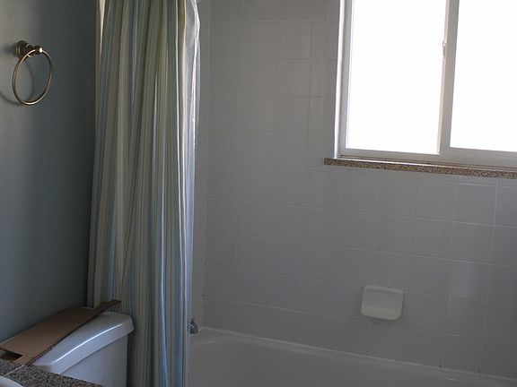 5th image of 1056 N Marion St