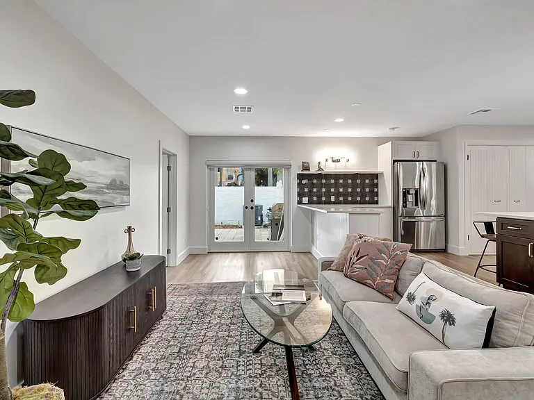 620 Las Palmas Park — Photo 12