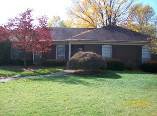 8800 Pine Lake Dr, Louisville, KY 40220