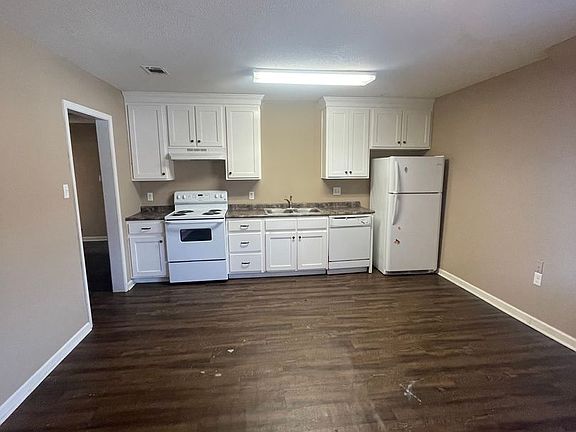 4th image of 131 Marion Berry Pkwy Suite 21