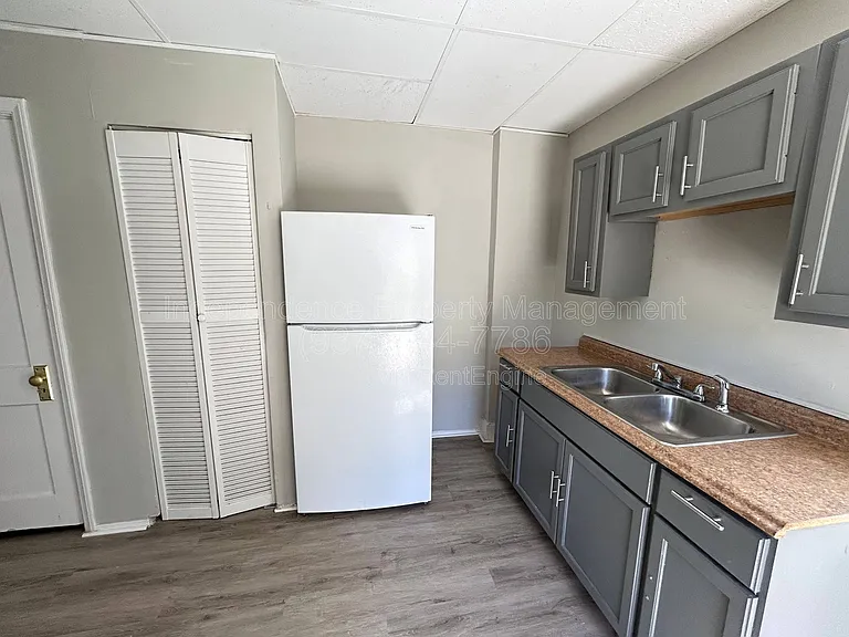2212 Calumet St #2 — Photo 7