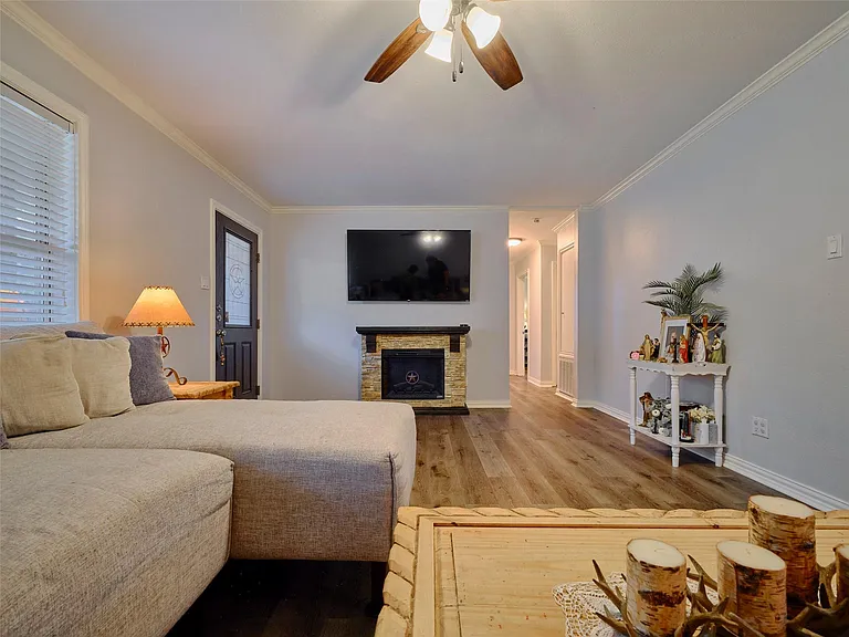 9326 Kostelnik St — Photo 13
