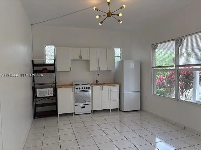 752 NW 24th Ct #1 — Photo 5