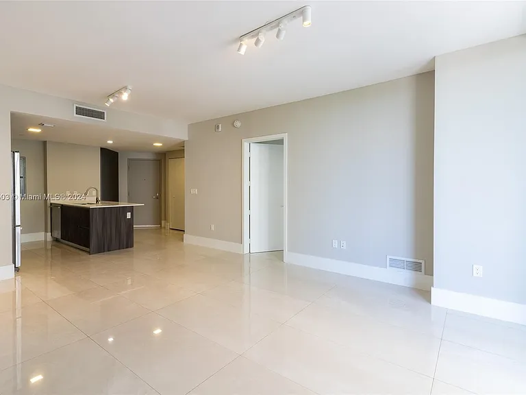 488 NE 18th St #311 — Photo 5