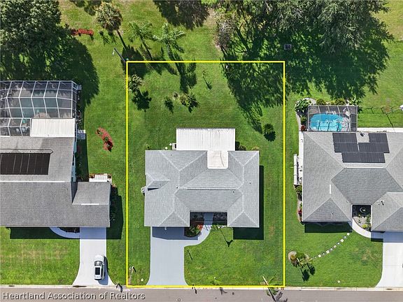 4th image of 765 Golfside Ln