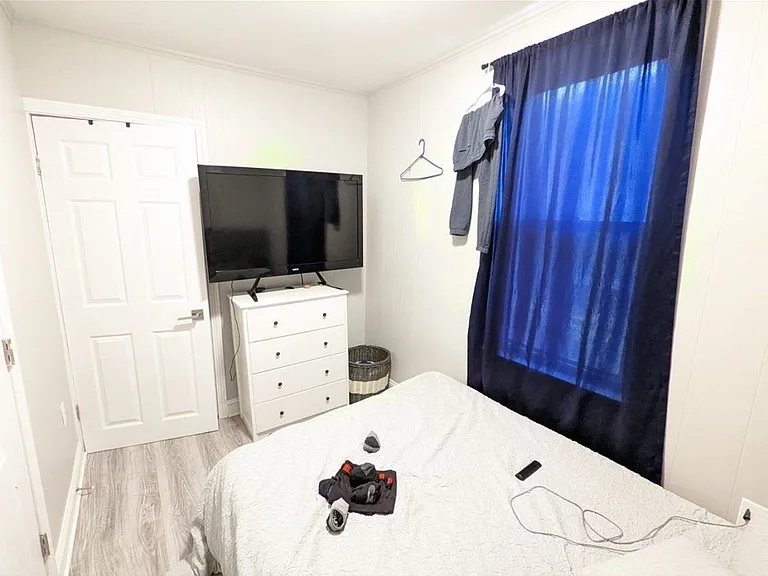 143 London St #2 — Photo 9