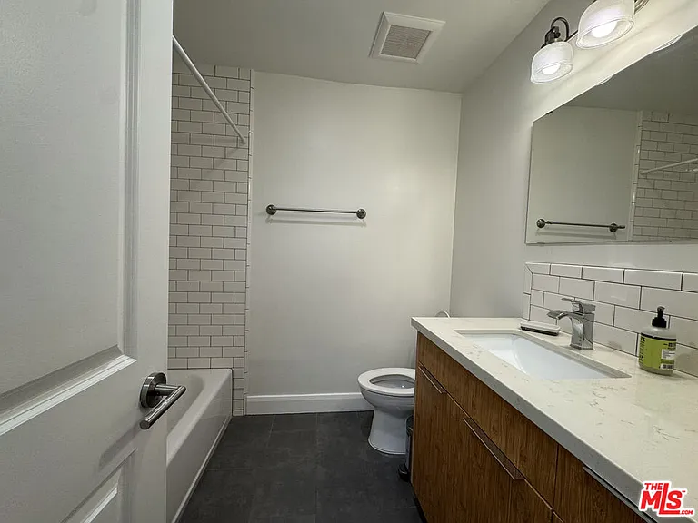 1601 Veteran Ave #101 — Photo 26