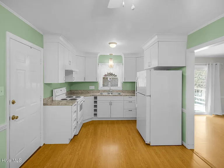 609 Edgehill Rd — Photo 15