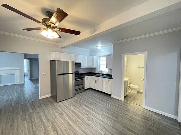 2nd image of 188 Laurel St Unit 1