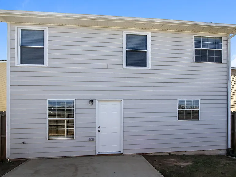 2436 Cornell Cir — Photo 17