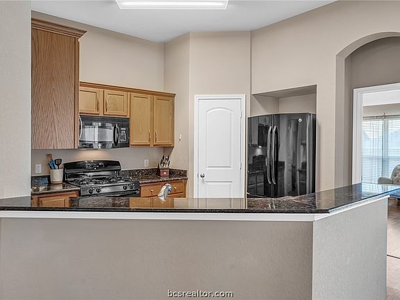 5th image of 2719 Silver Oak Dr