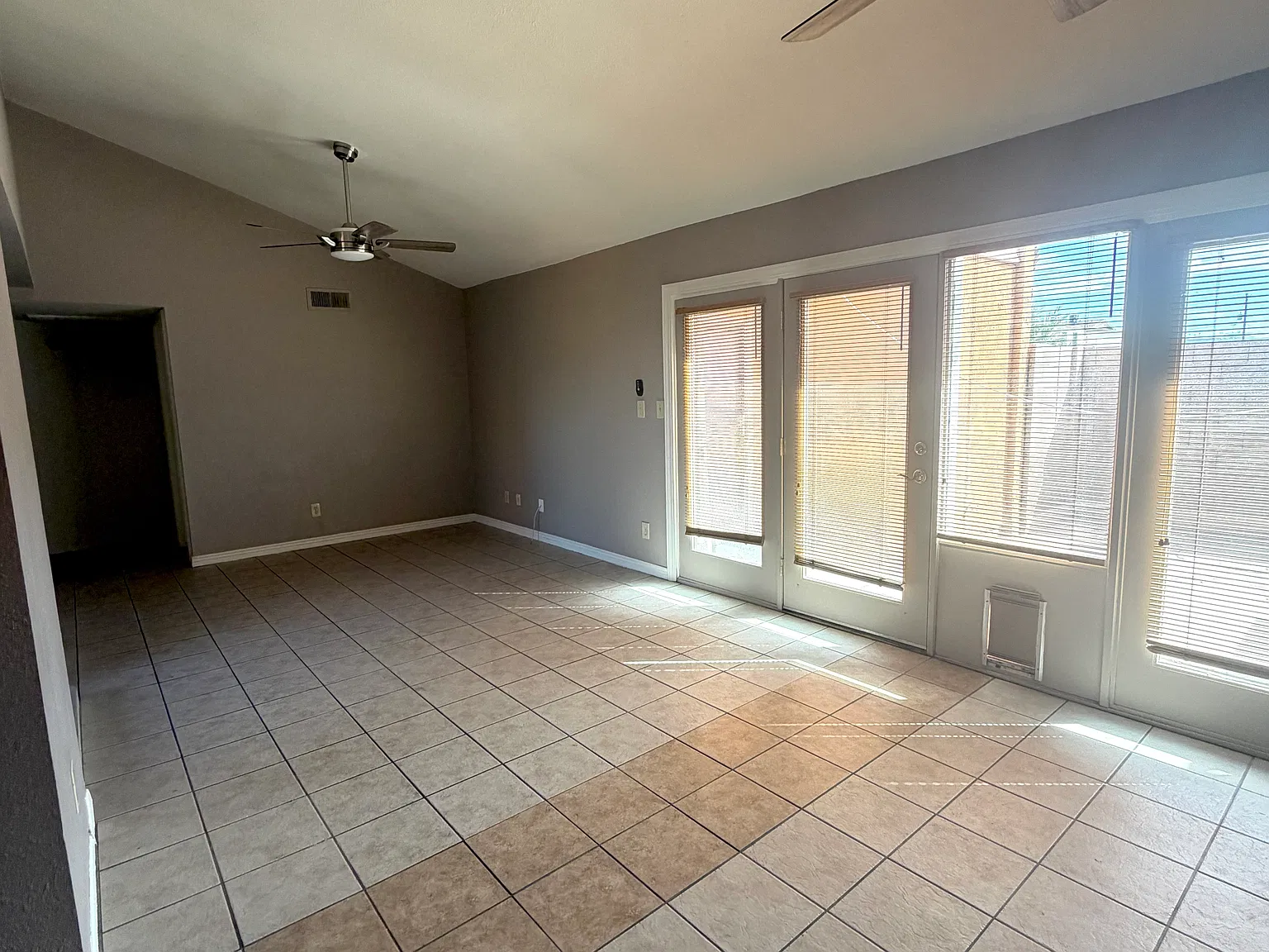 2 bed, 1036 sqft, $1,395 — Photo 3