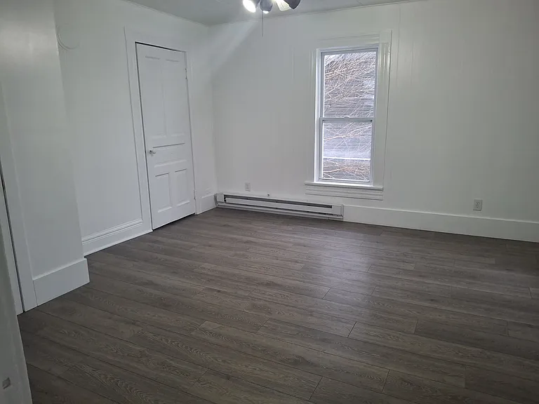 28 1/2 Western Ave — Photo 3