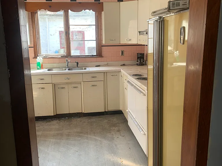 326 W Centre St #2 — Photo 4