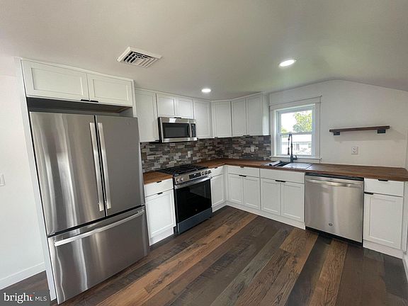 2nd image of 250 Lenni Rd