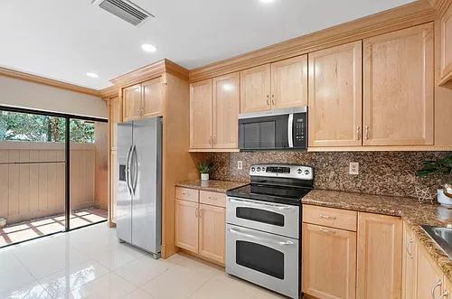 2047 NW 45th Ave Photo 1
