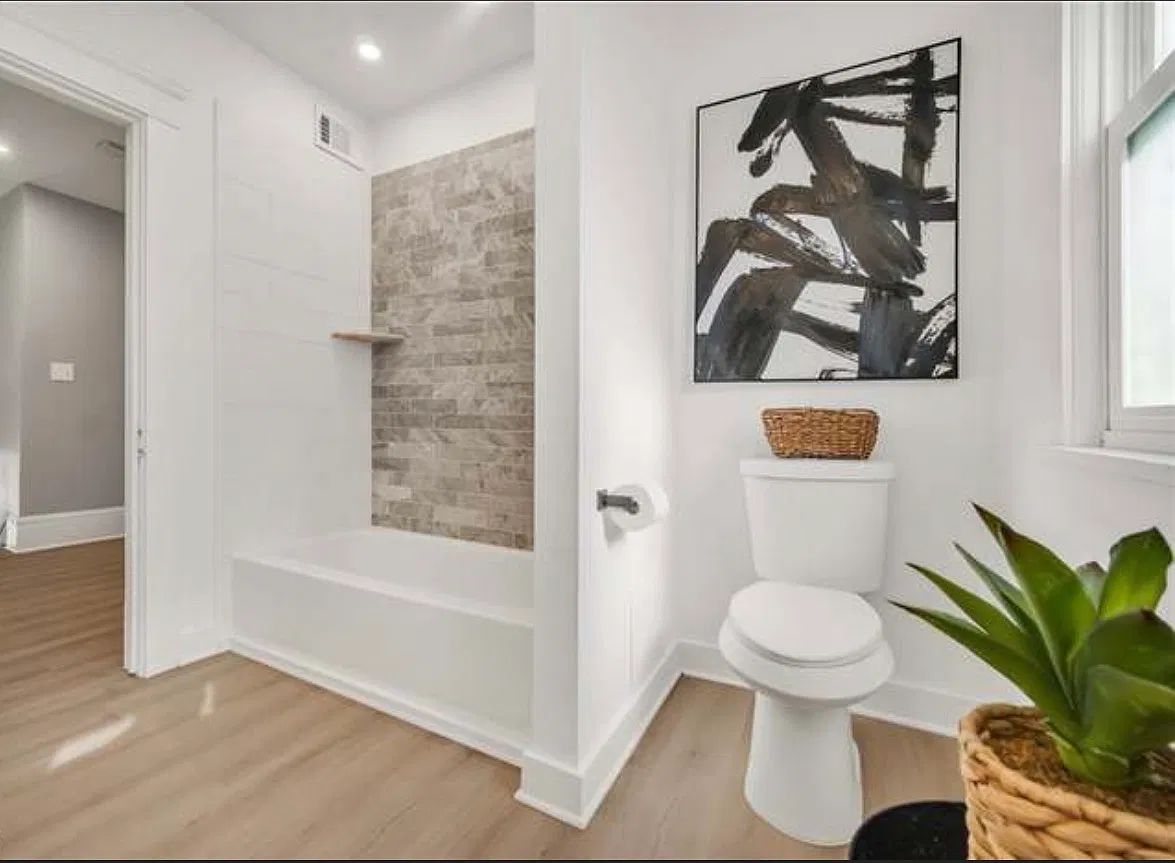 7 bed, 3592 sqft, $5,350 — Photo 4