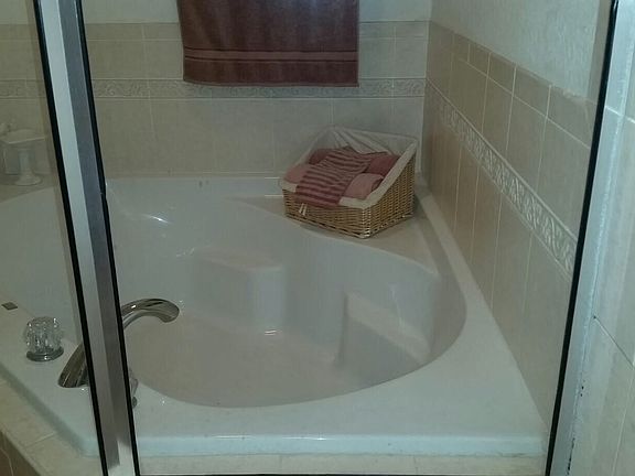3rd image of 6007 Live Oak Dr