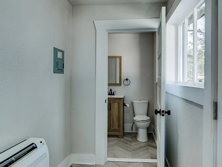 2301 Pecan St — Photo 11