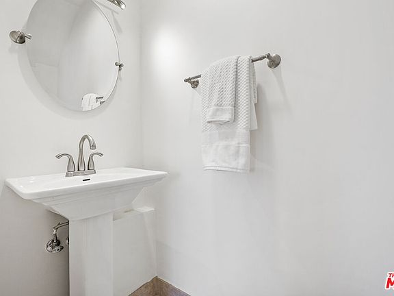 4th image of 10908 Camarillo St #104