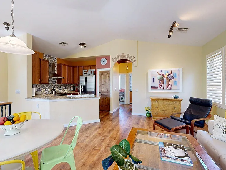 4063 E Windsor Dr — Photo 9