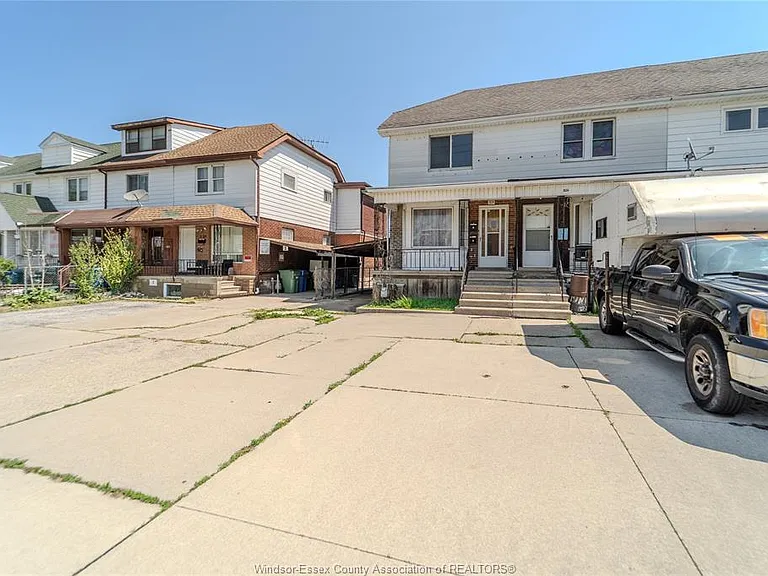 1124 Mercer St — Photo 2