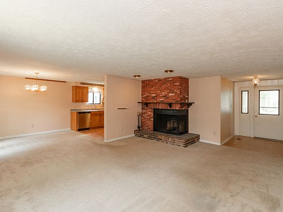 4th image of 8107 Cedar Creek Ct