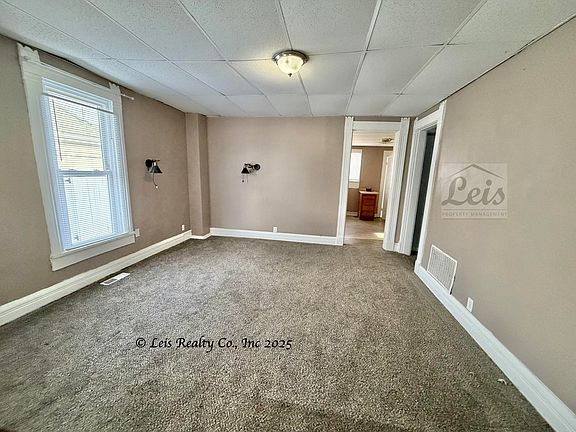 Livingroom to Kitchen