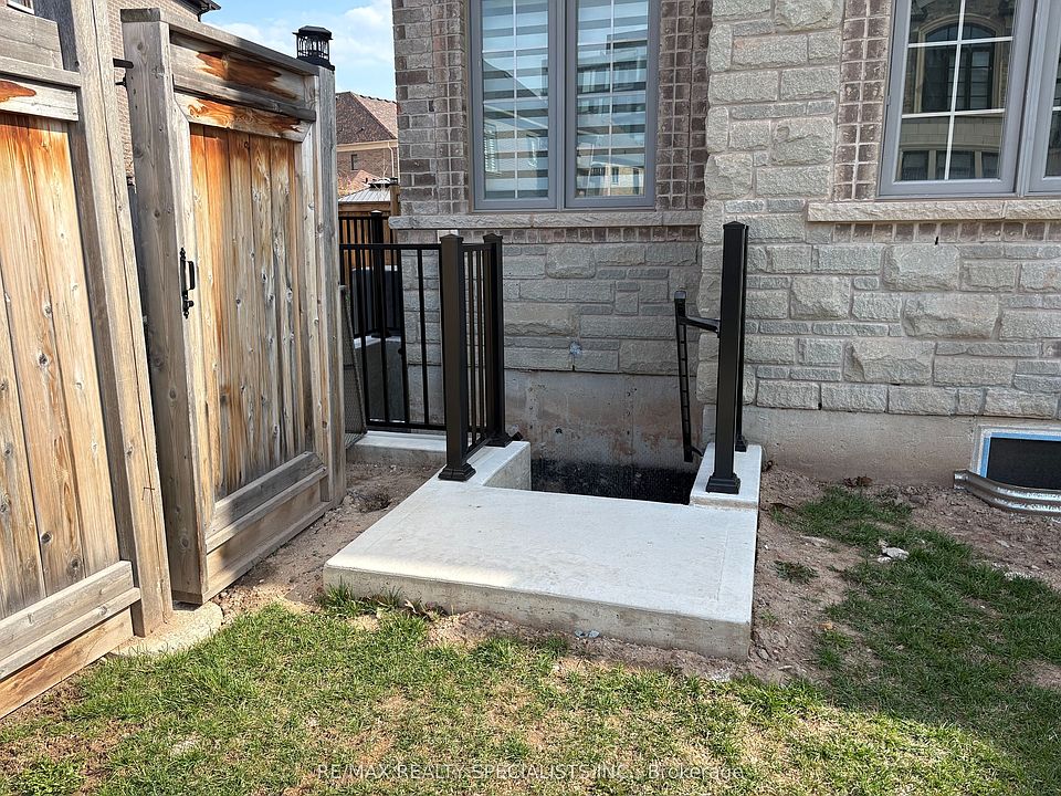 1st image of 1351 Queens Plate Rd