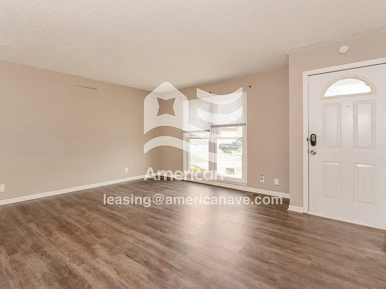 1694853_003_living_room_4.jpg