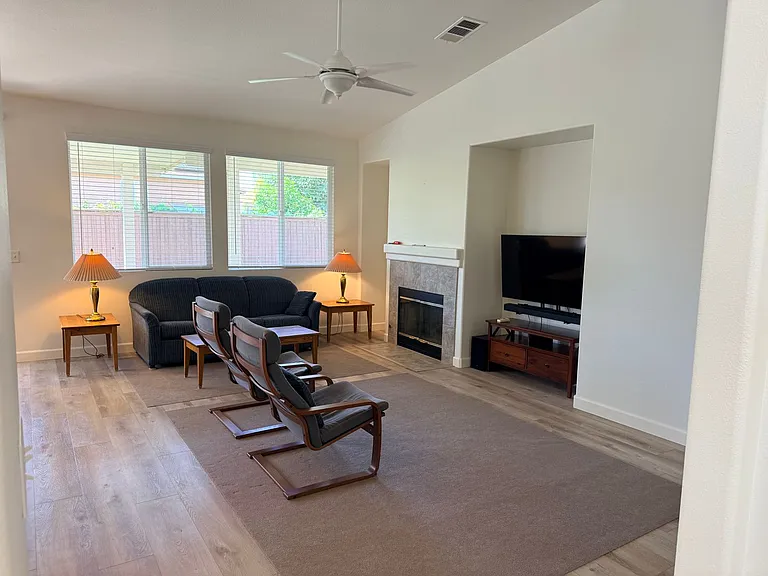 40889 Robards Way — Photo 6