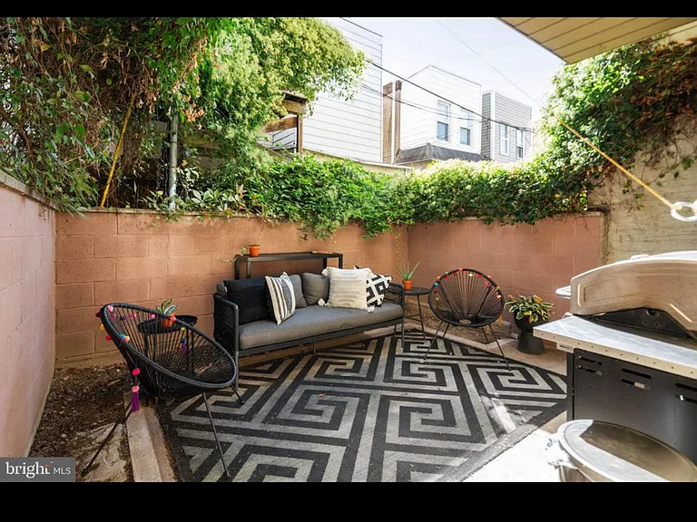 Agate St — Photo 1