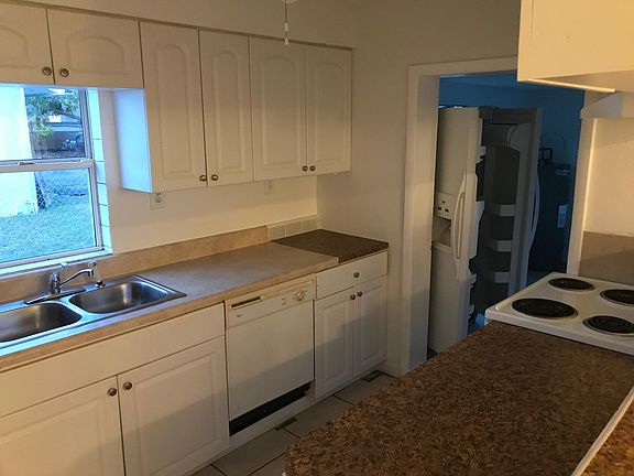 3rd image of 110 Essex Dr
